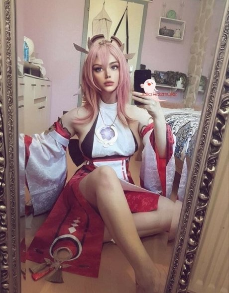 Julia Holzmuller エロティックなスター 写真