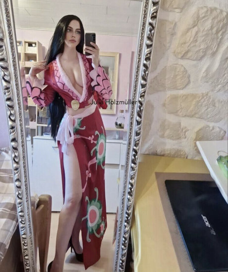 Julia Holzmuller セックス女優 ギャラリー