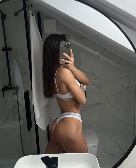 ラテン系ティーンのプッシーOnlyFans 無料裸 写真