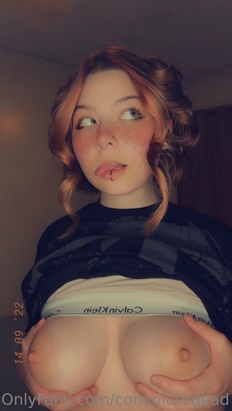 convolutedead ヌードのポルノスター 写真