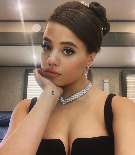 Sarah Jeffery HD女優 写真