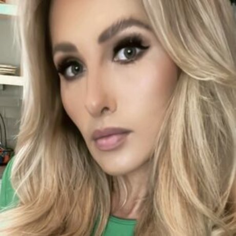 Tomi Lahren ポルノスター パーフェクト 写真