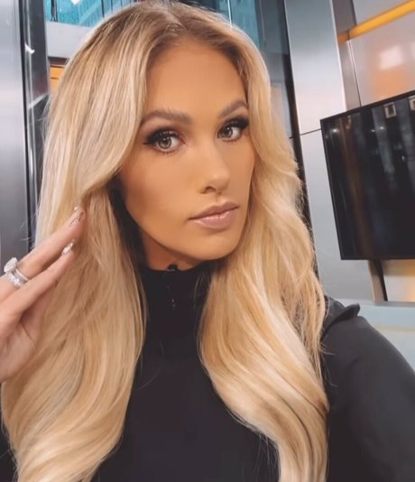 Tomi Lahren 独占女優 写真