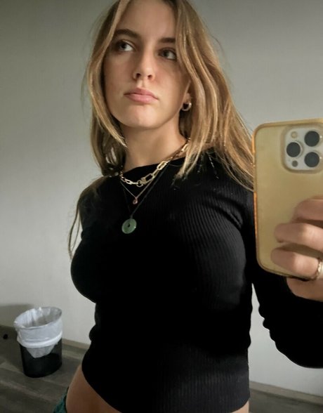 emma walkerx トップモデル 画像