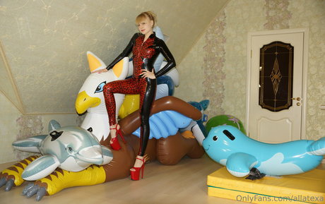 allatexa ヌードスター 画像