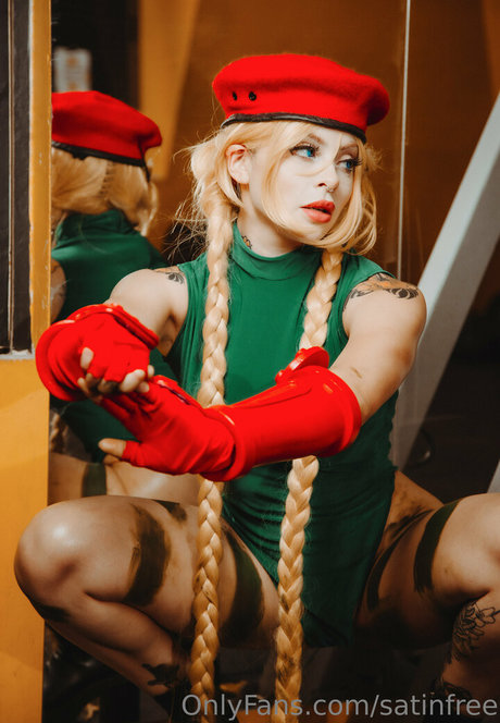 satinfree モデル 写真