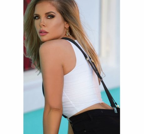 Kayla Collins 無料モデル 画像