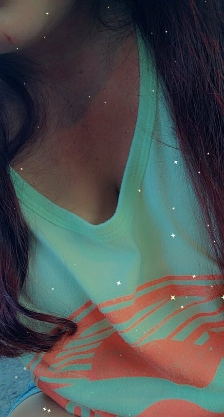 sarahyournaughtygirl69 モデル 写真