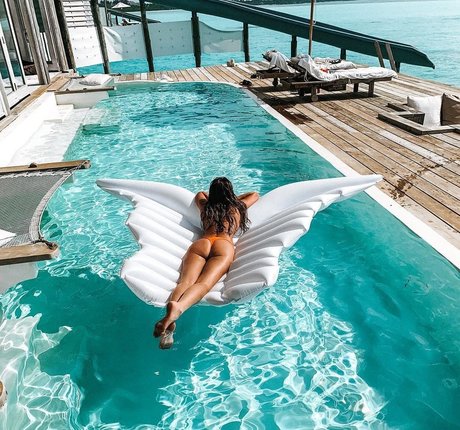 Paulina Gretzky XXXモデル 画像