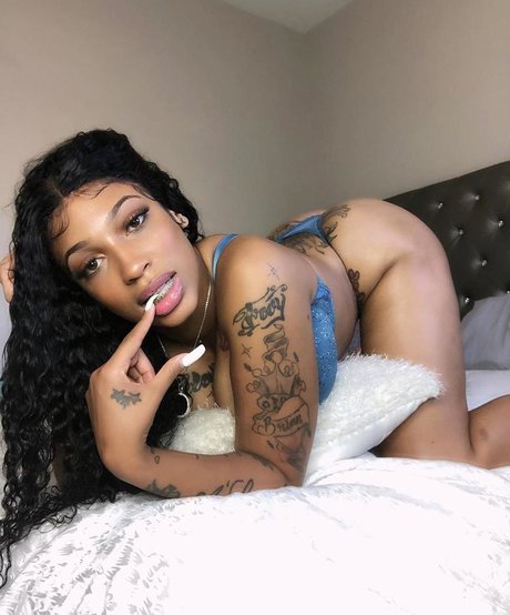 Shethickyyy 美しいポルノスター 画像