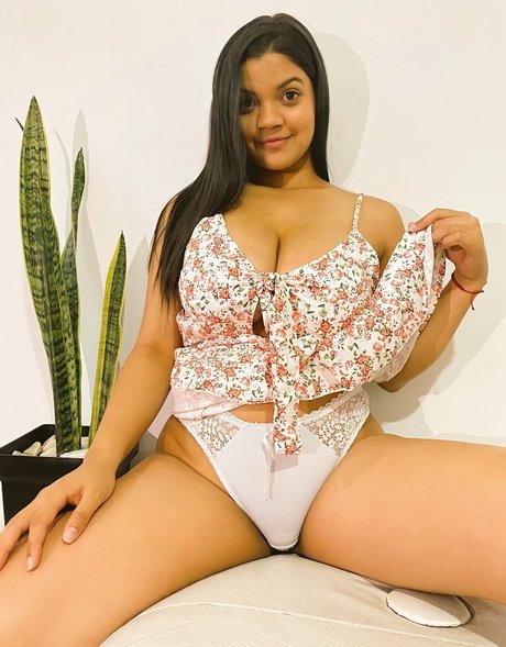 Auris Ortigoza ポルノスター ヌード 画像