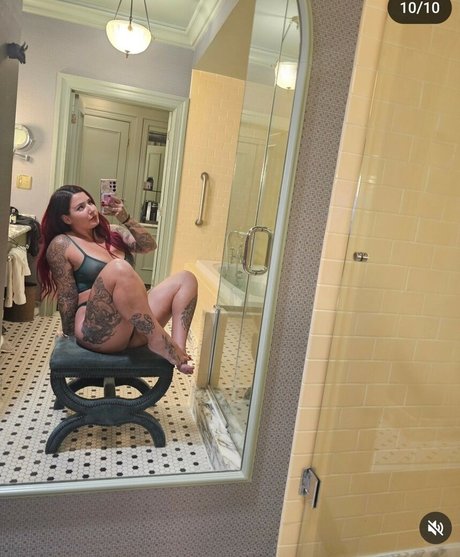 Caresse Simonaro ホット女優 画像