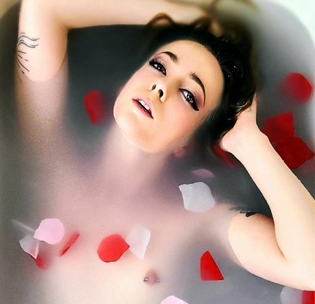 rileycyriis vip エロティック女優 写真