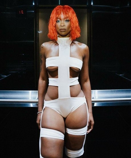 Ari Lennox 独占モデル 写真