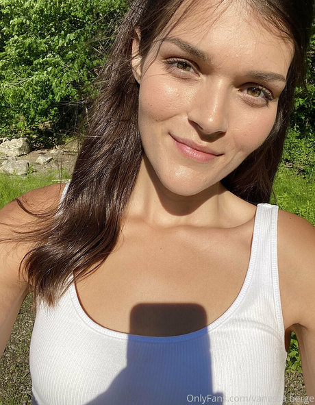 Vanessa Berge エロティック女優 画像