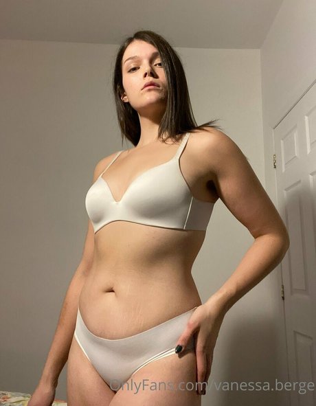 Vanessa Berge ホットなポルノスター 画像