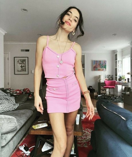 Alyssa Limperis 完璧な女優 ギャラリー