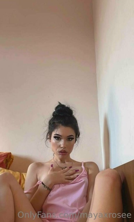 Mayaxrosee ヌード女優 写真
