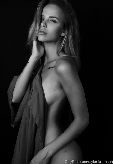 taylor brumann アート女優 画像