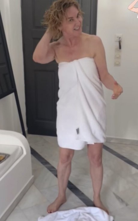 Anthea Turner スター 裸 画像