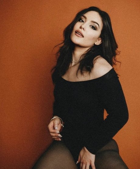 Daniela Flores セクシーなポルノスター 画像
