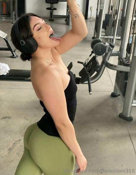 Daniela Flores 裸の女優 写真