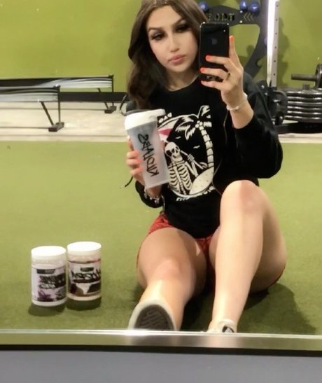 Chloe Flores 美しいスター ギャラリー