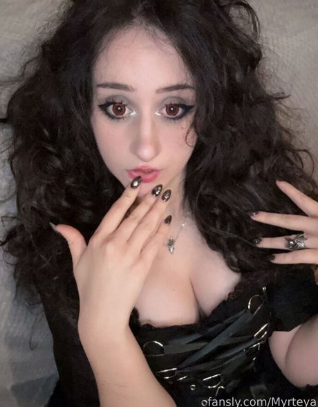 Myrteya セクシー女優 写真