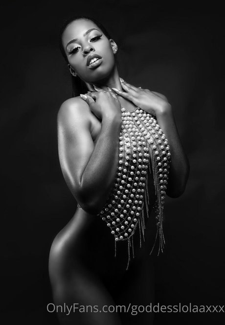 goddesslolaaxxx アダルトスター 写真