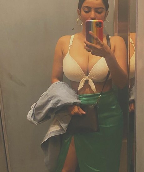 Vaibhavi Joshi ポルノモデル 写真