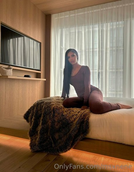 Thatgirl neya top profile image