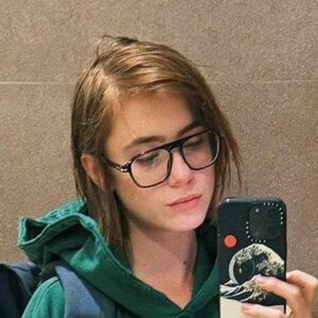 claaragalle top profile image