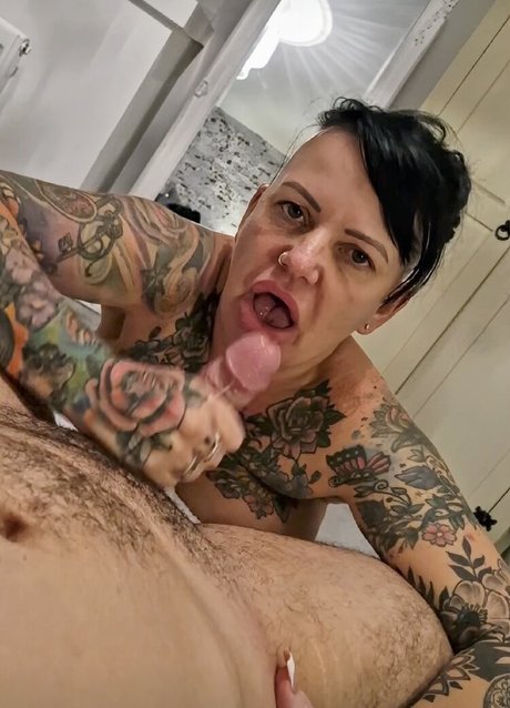 Louise Brereton スター ヌード 写真