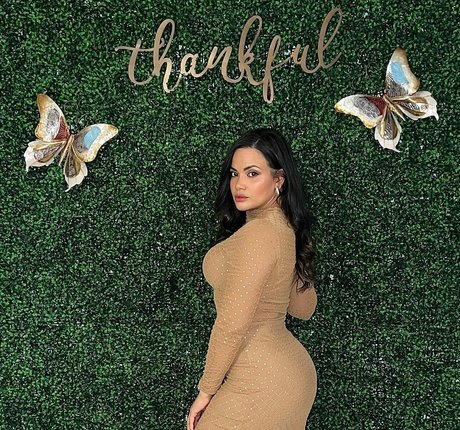 Samantha Sepulvada アートスター 写真