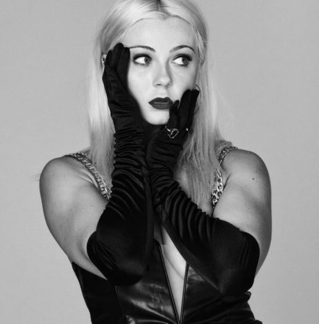 Alexi Blue モデル 写真