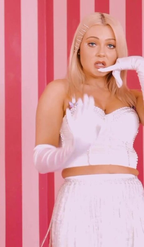 Alexi Blue 裸のスター 画像