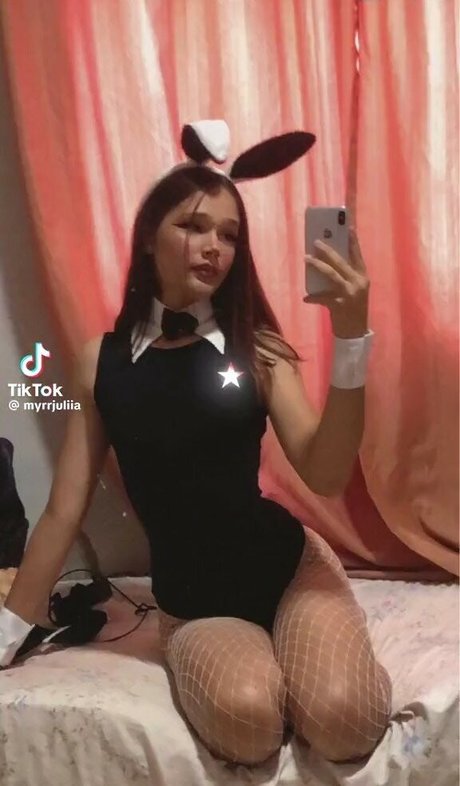 Myrjulia ヌードのポルノスター 写真