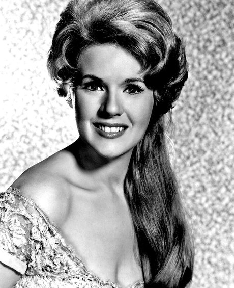Connie Stevens ポルノスター 可愛い 画像