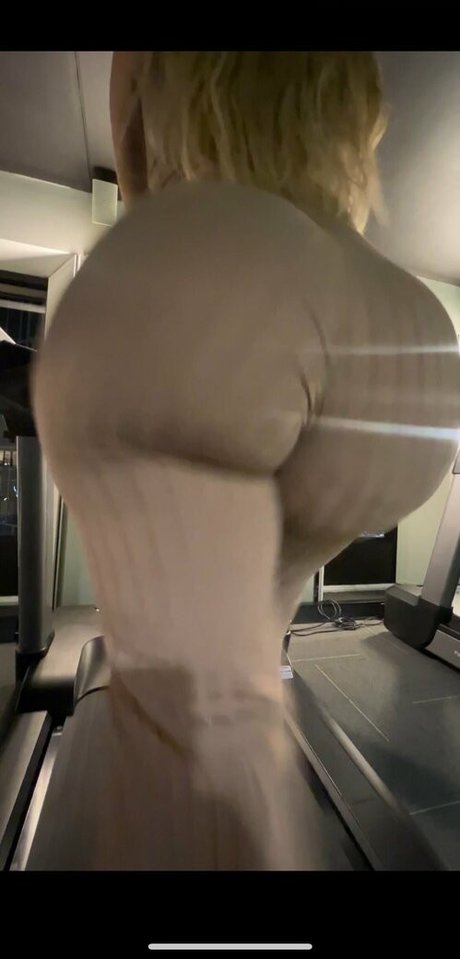 bootybyshelll 裸のモデル 写真