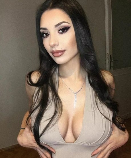 Aslihan 無料のポルノスター 写真