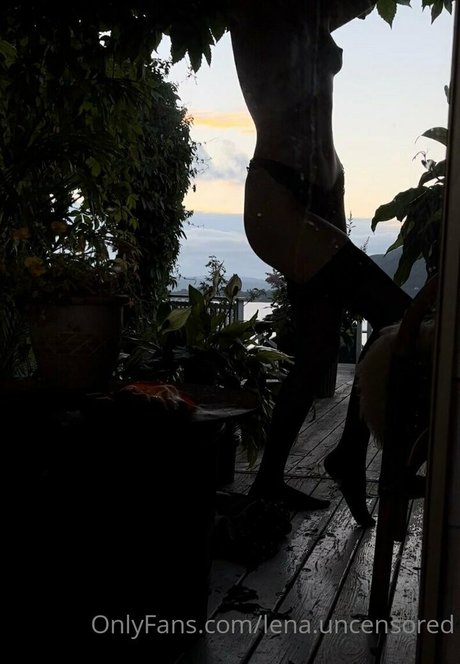 lena uncensored ポルノスター 写真