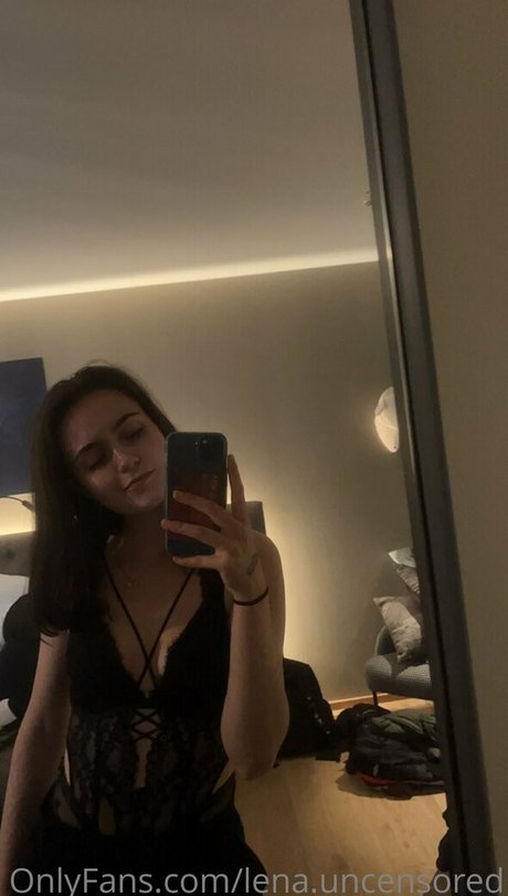 lena uncensored ポルノスター ホット 写真