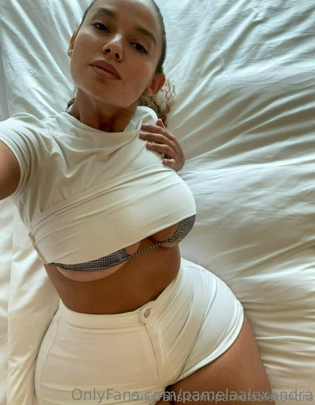 pamelaalexandra 最高のスター ギャラリー
