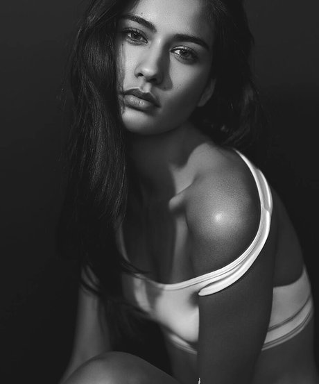 Ashika Pratt セクシーモデル 写真