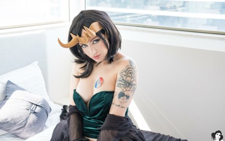 Hilo Suicide ポルノモデル 画像