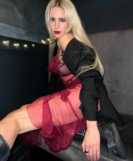 Laurel Arnell Cullen スター ヌード 写真