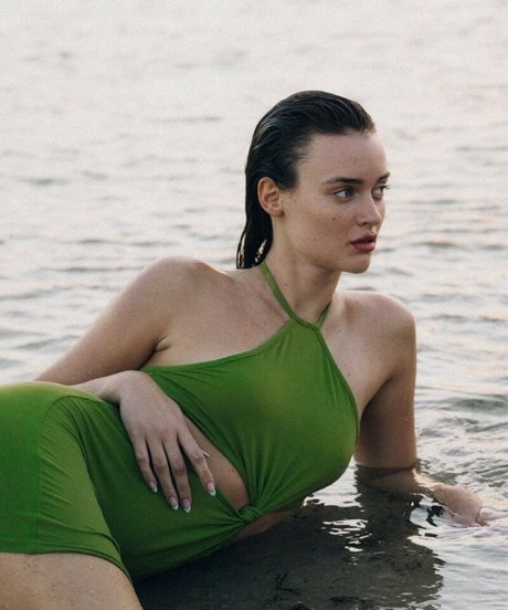 Karin Simanovski 独占モデル 画像
