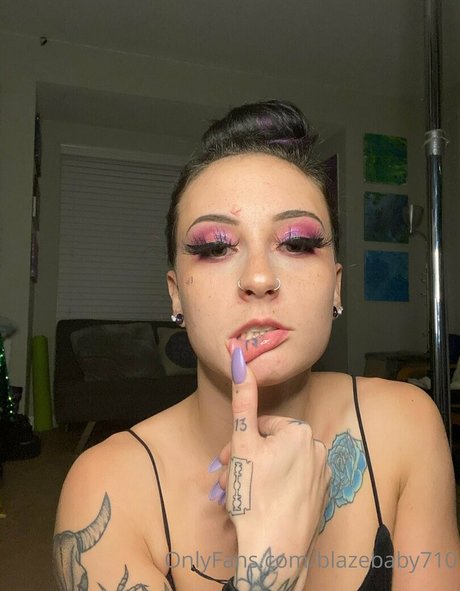 blazebaby710 エロティック女優 写真