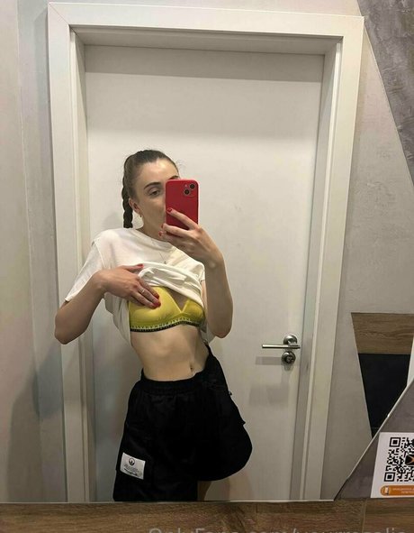 yourrosalia セクシー女優 写真