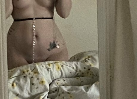 Aworyn ポルノスター アダルト 写真